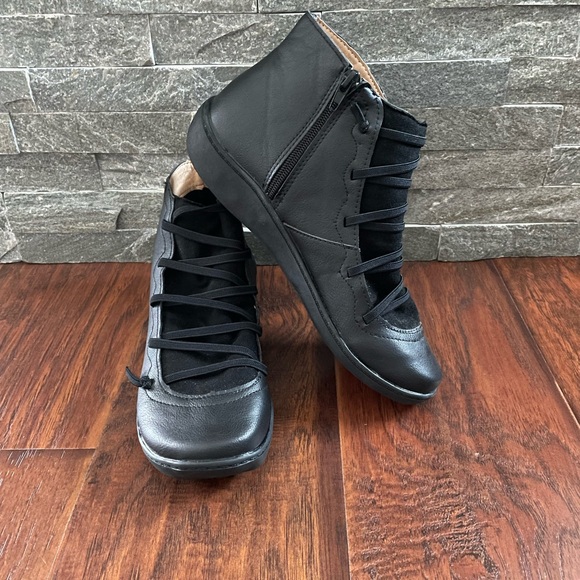 NWOT - Lightweight Spring Shoes - Black, Size 39 (US8) - Picture 4 of 5